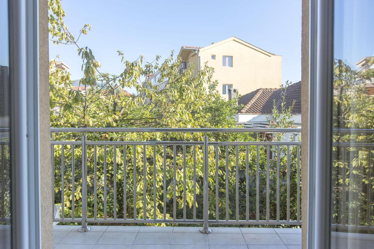 Apartments Lux Milano, Savina,Herceg-Novi Херцег Нови Екстериор снимка