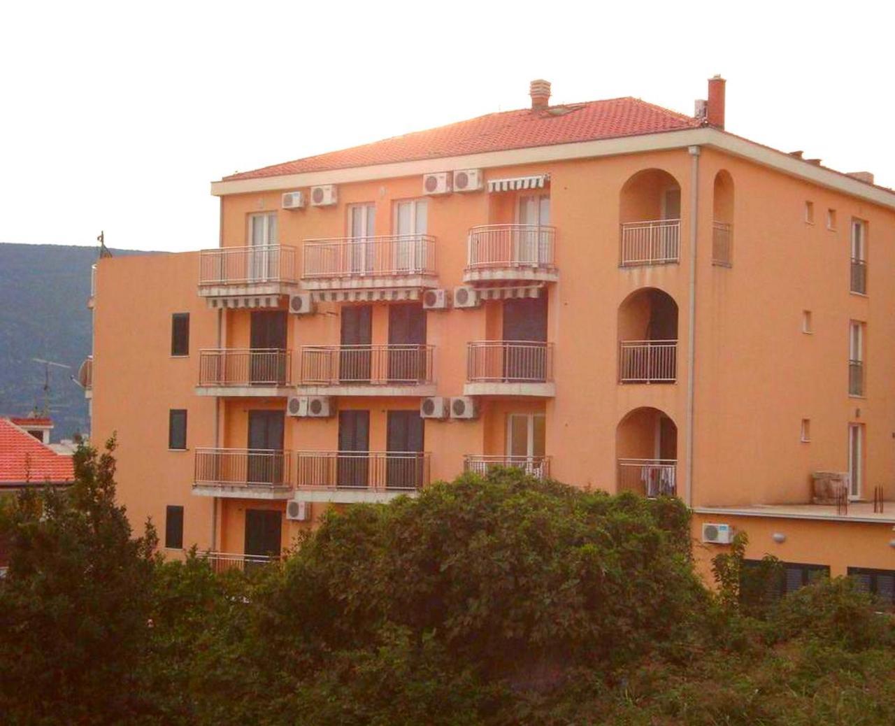Apartments Lux Milano, Savina,Herceg-Novi Херцег Нови Екстериор снимка