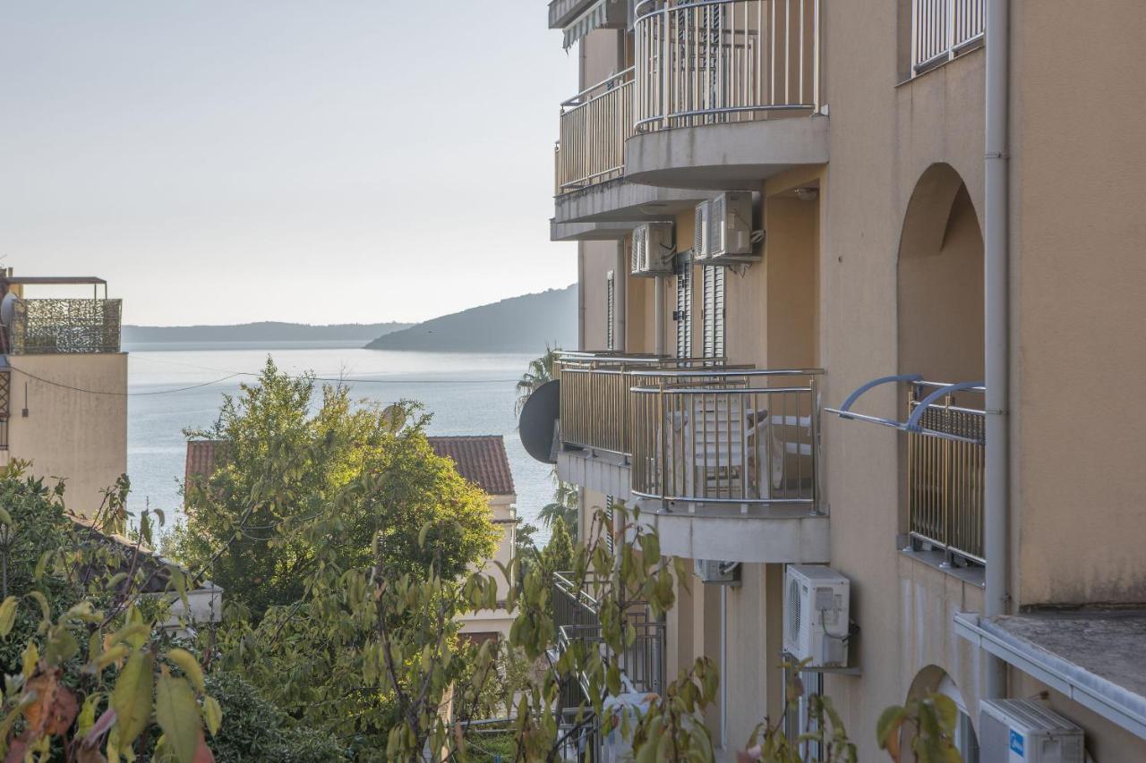 Apartments Lux Milano, Savina,Herceg-Novi Херцег Нови Екстериор снимка